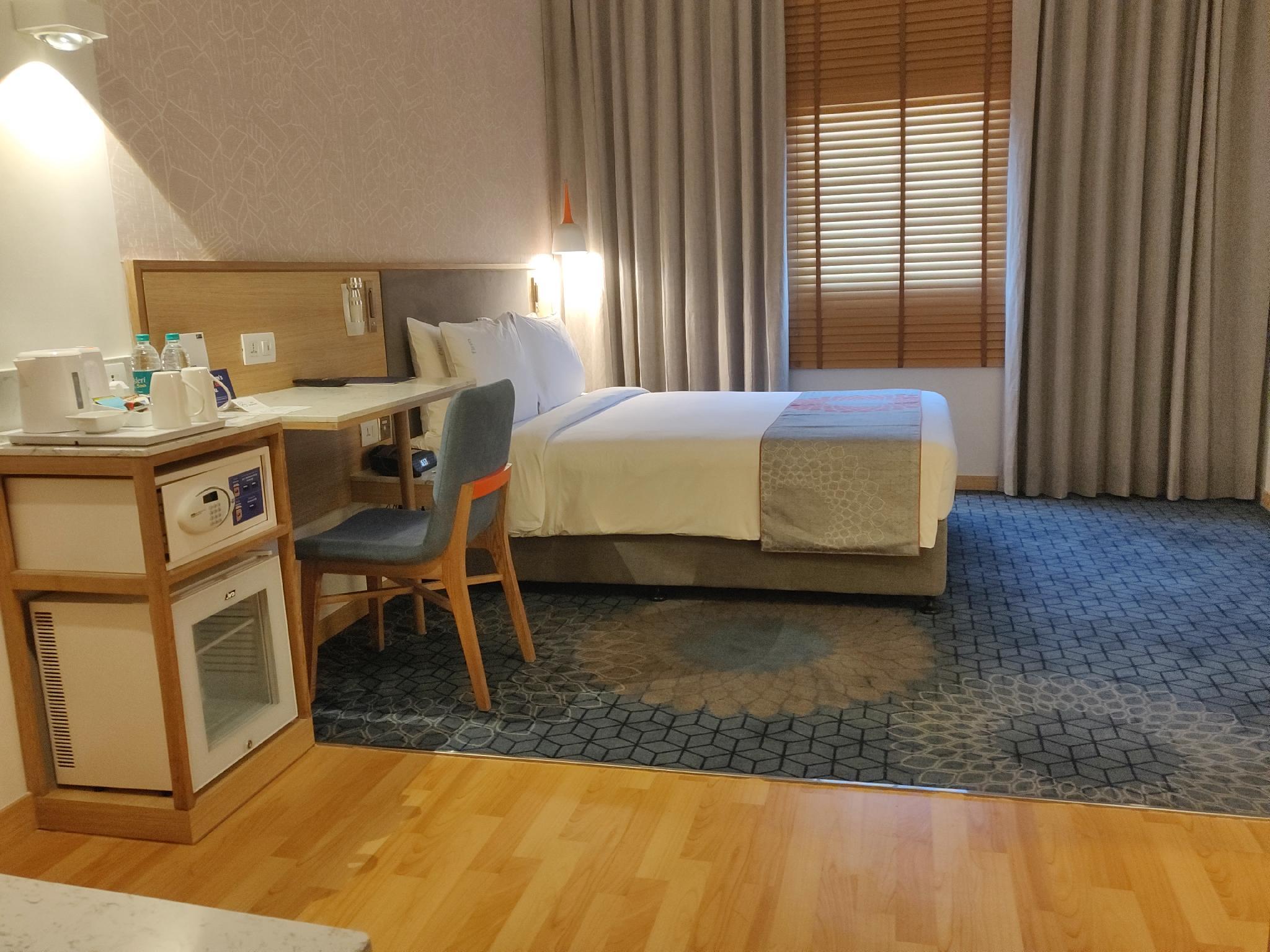 Holiday Inn Express Ahmedabad Prahlad Nagar By Ihg Екстериор снимка