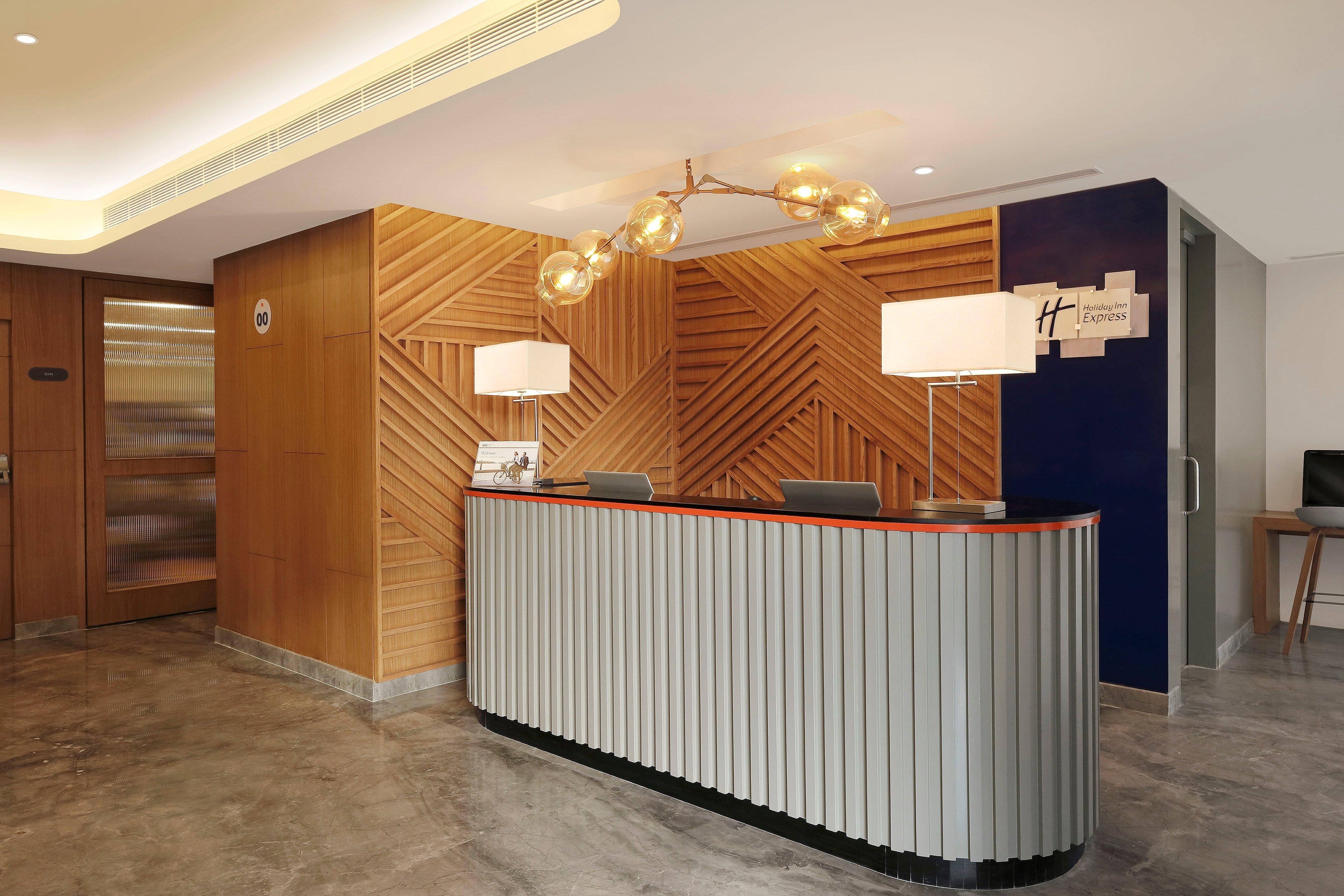 Holiday Inn Express Ahmedabad Prahlad Nagar By Ihg Екстериор снимка