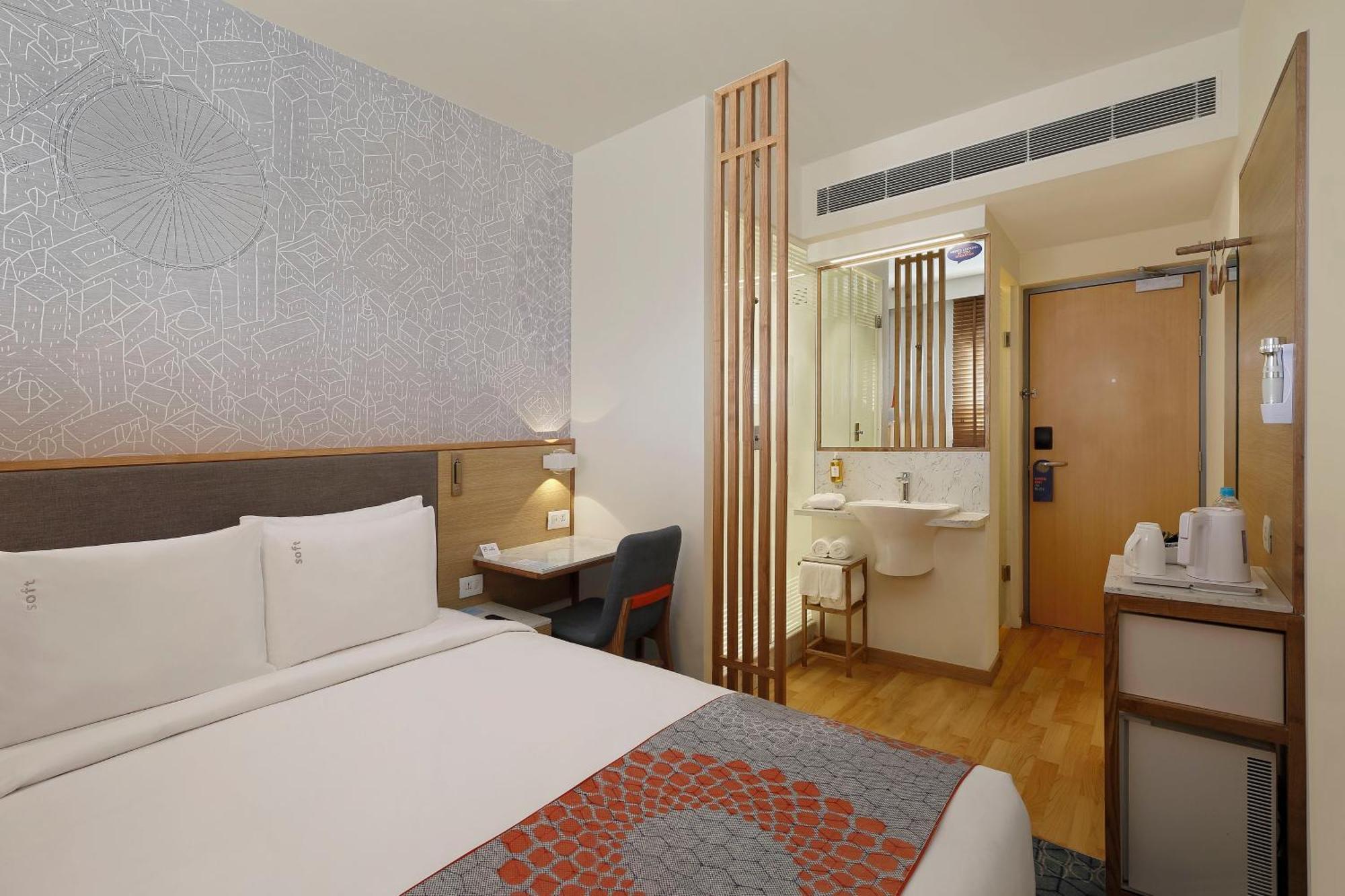 Holiday Inn Express Ahmedabad Prahlad Nagar By Ihg Екстериор снимка