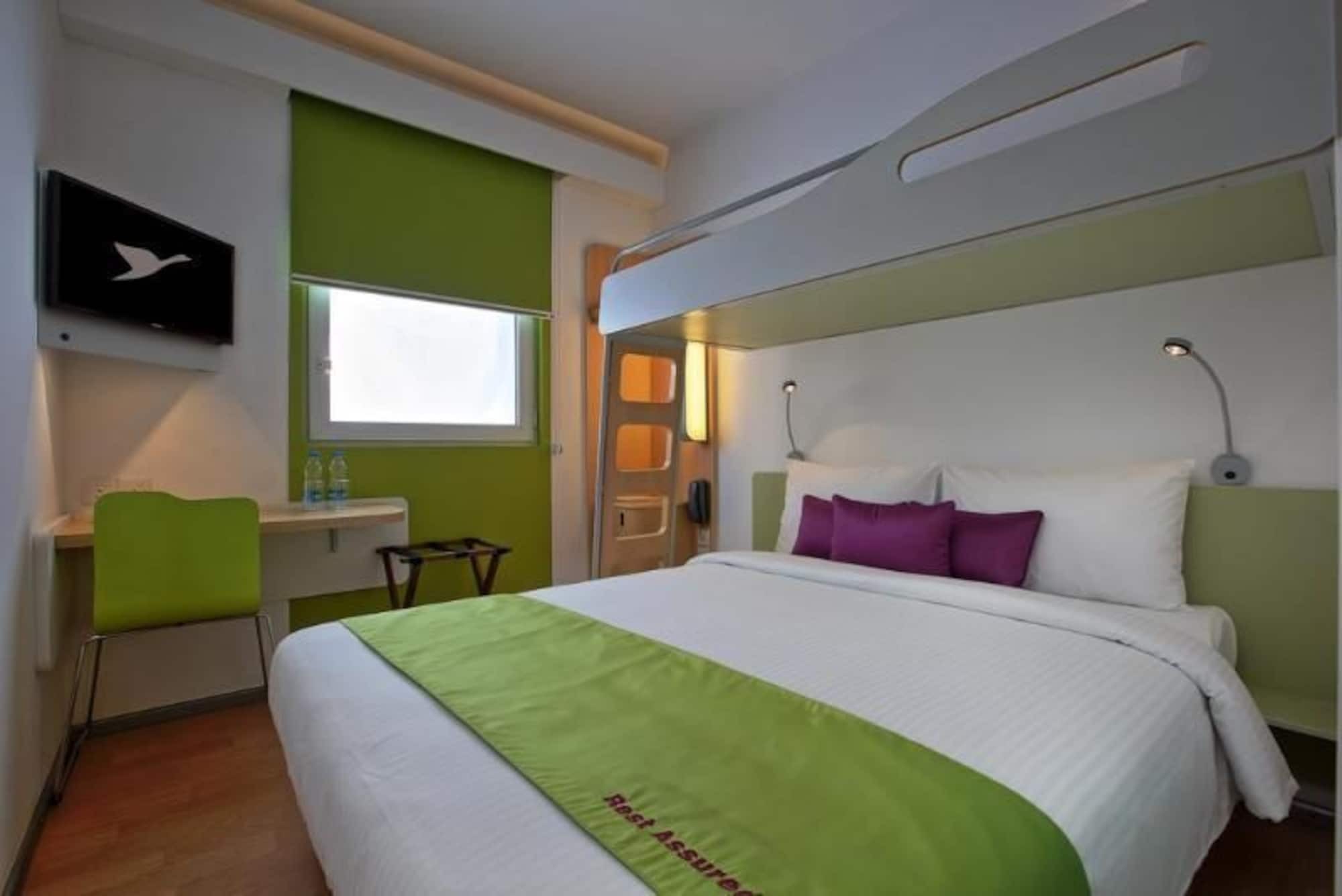 Holiday Inn Express Ahmedabad Prahlad Nagar By Ihg Екстериор снимка