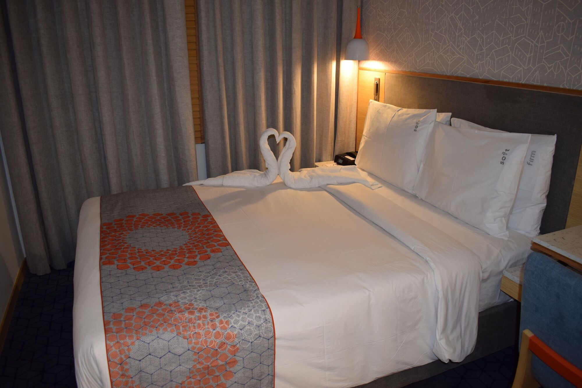 Holiday Inn Express Ahmedabad Prahlad Nagar By Ihg Екстериор снимка